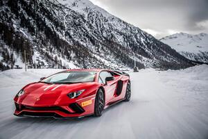 Lamborghini Madness On Ice