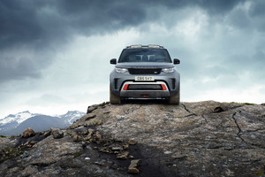 Land Rover Discovery SVX 2018 (2932x2932) Resolution Wallpaper