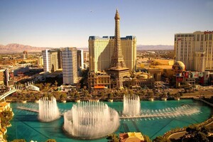 Las Vegas Fountains (1360x768) Resolution Wallpaper