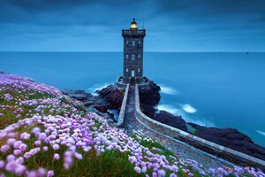 Lighthouse Spring Wallpaper