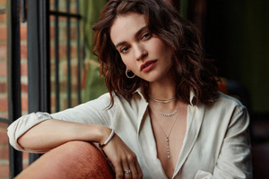 Lily James Only Natural Diamond (1360x768) Resolution Wallpaper