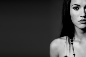 Megan Fox Monochrome (1360x768) Resolution Wallpaper