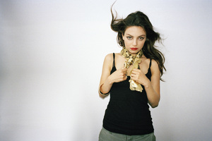 Mila Kunis Portrait Session In New York 5k (1024x768) Resolution Wallpaper