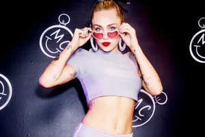 Miley Cyrus Converse 5k (2560x1080) Resolution Wallpaper
