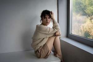 Model Looking At Viewer Cozy Corners (1280x800) Resolution Wallpaper