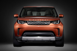New Land Rover Discovery 2017 (1336x768) Resolution Wallpaper
