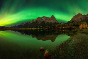 Northern Lights Reflecting On Rundle Forebay Canmore Canada (1440x900) Resolution Wallpaper