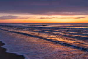 Ocean Canvas Of Purple And Gold Gilded Waters (320x240) Resolution Wallpaper