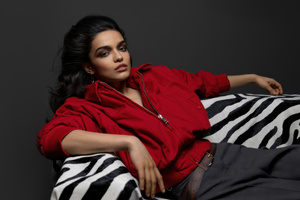 Rachel Zegler Ft Vogue Mexico (2048x2048) Resolution Wallpaper