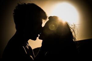 Romantic Couple Kiss 4k