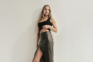 Rosie Huntington Whiteley The Sunday Times Style 2025 (7680x4320) Resolution Wallpaper