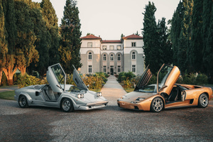 Royal House Lamborghini (2932x2932) Resolution Wallpaper
