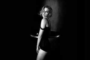 Scarlett Johansson Monochrome (1366x768) Resolution Wallpaper