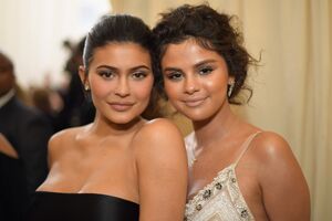 Selena Gomez And Kylie Jenner At Met Gala 2018 (1366x768) Resolution Wallpaper
