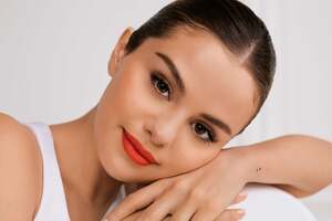 Selena Gomez Rare Beauty 2020 10k Wallpaper