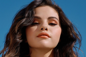 Selena Gomez Rare Beauty 2021 Wallpaper
