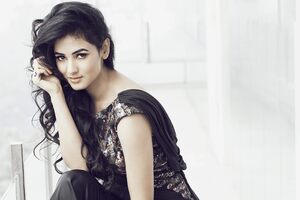 Sonal Chauhan Indian Celebrity (2560x1024) Resolution Wallpaper