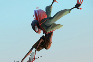 Spider Man Here He Go (320x240) Resolution Wallpaper