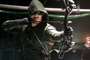 Stephen Amell	As Arrow Wallpaper