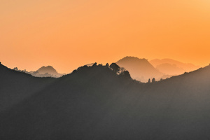 Sun Setting Over Mountain Range (320x240) Resolution Wallpaper