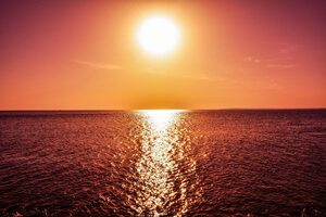 Sunlight Reflection Sea 5k (2560x1440) Resolution Wallpaper