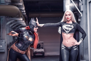 Supergirl And Batwoman Cosplay