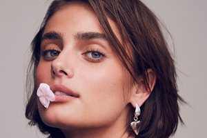 Taylor Hill Photoshoot By Marian Sell 2020 4k (2048x2048) Resolution Wallpaper