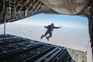 Tom Cruise Mission Impossible Fallout 2018 Jumps Out Of Plane (1152x864) Resolution Wallpaper
