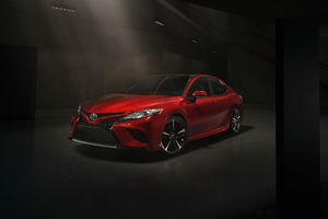 Toyota Camry XSE (320x240) Resolution Wallpaper
