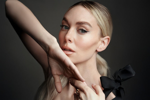 Vanessa Kirby Harpers Bazaar Mexico 2025 5k (1024x768) Resolution Wallpaper