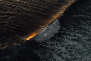 Waves Crashing 5k Wallpaper