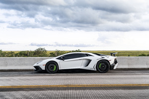White Lamborghini Aventador Sv Wallpaper