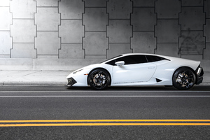 White Lamborghini Huracan4k