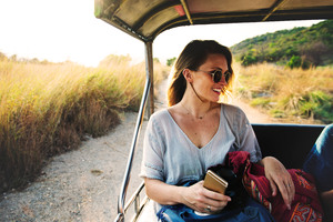 Women Outdoors Adventure Sunglasses Happy Travelling 5k Wallpaper