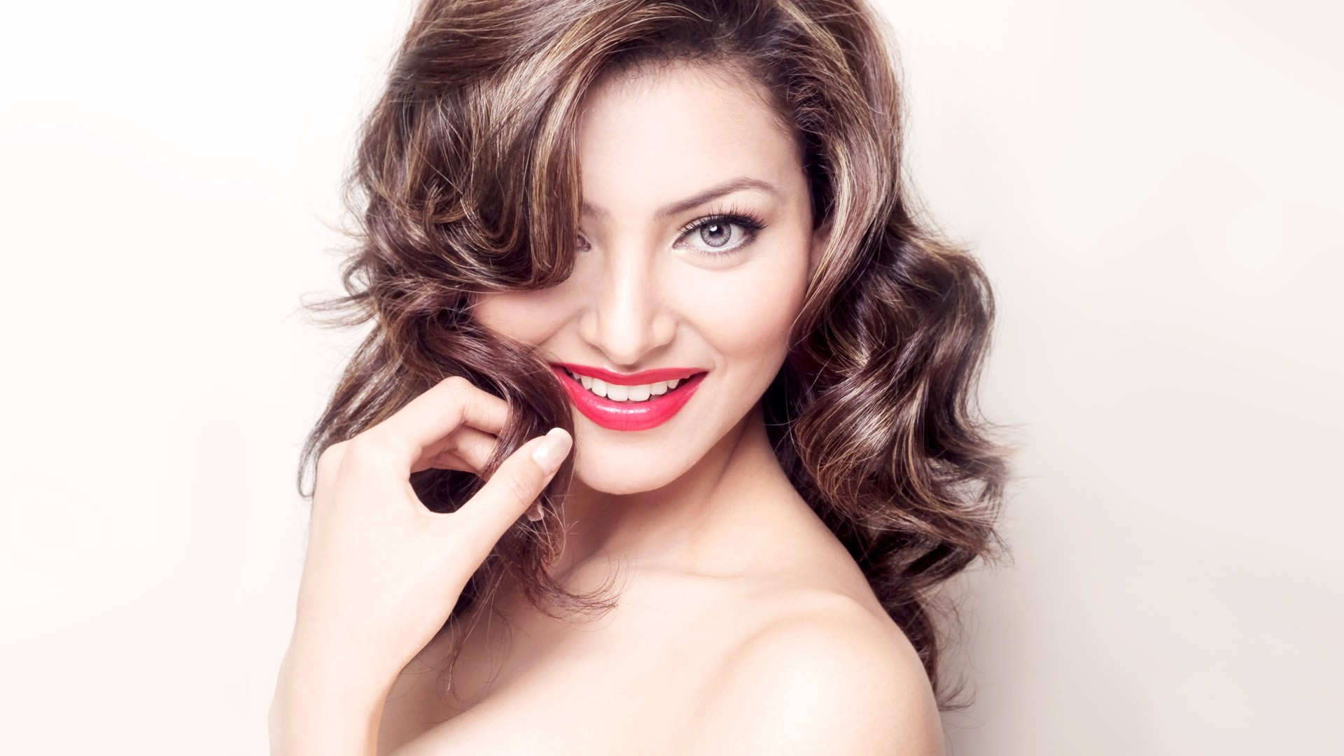 Urvashi Rautela, HD Indian Celebrities, 4k Wallpapers, Images, Backgrounds,  Photos and Pictures