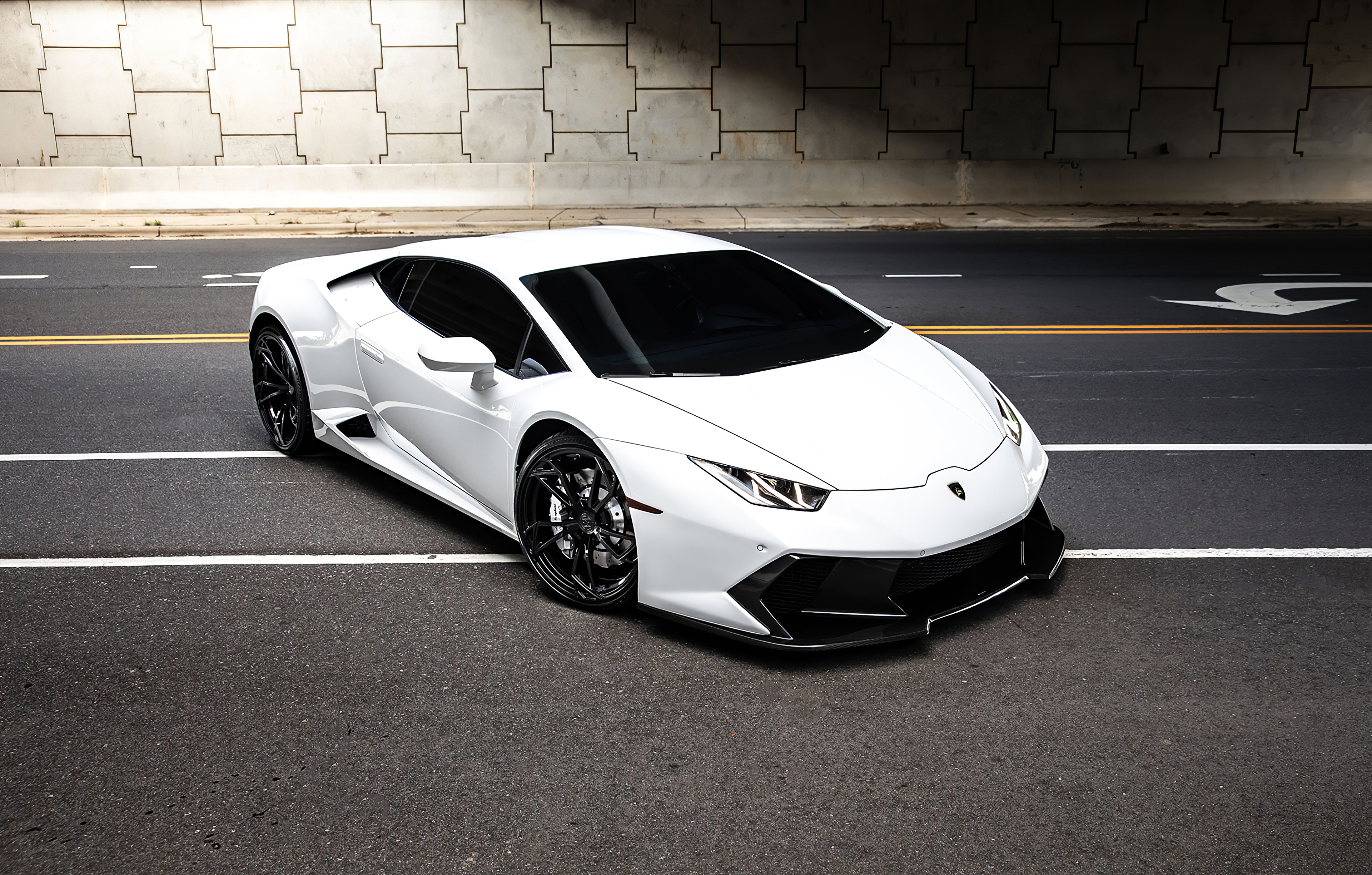 Lamborghini White Huracan Evo