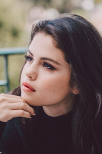 4k Selena Gomez (320x568) Resolution Wallpaper