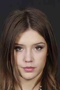 240x320 Adele Exarchopoulos Celebrity