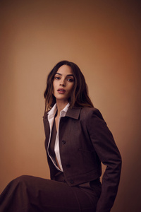 Adria Arjona The Washington Post (1080x2280) Resolution Wallpaper