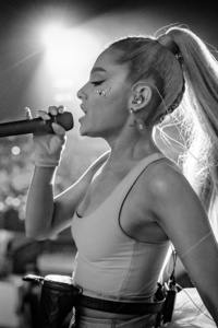 1242x2688 Arian Grande Live On Stage 5k