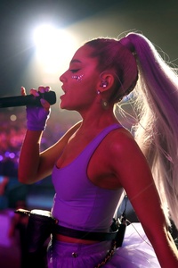 Ariana Grande Performing Live