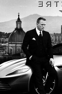 Aston Martin Daniel Craig Spectre (360x640) Resolution Wallpaper