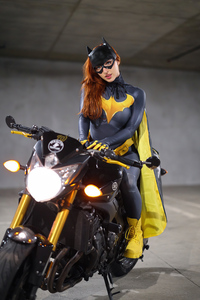 360x640 Batgirl On Bike Cosplay