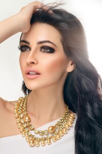 320x568 Beautiful Indian Actress
