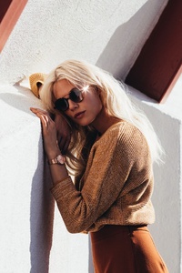 Becca Hiller Fashion Model (640x960) Resolution Wallpaper