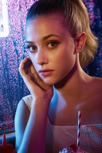 Betty Cooper In Riverdale (800x1280) Resolution Wallpaper