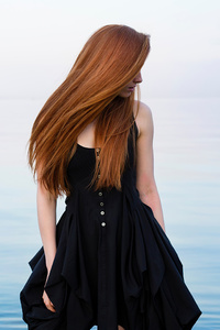 Black Skirt Redhead 4k (320x568) Resolution Wallpaper