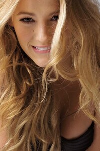 Blake Lively Hairs (320x568) Resolution Wallpaper