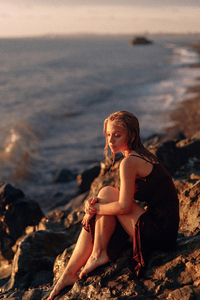 640x1136 Blonde Girl Beach Outdoor Golden Hour