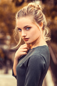 Blonde Girl Looking Back 4k (640x1136) Resolution Wallpaper